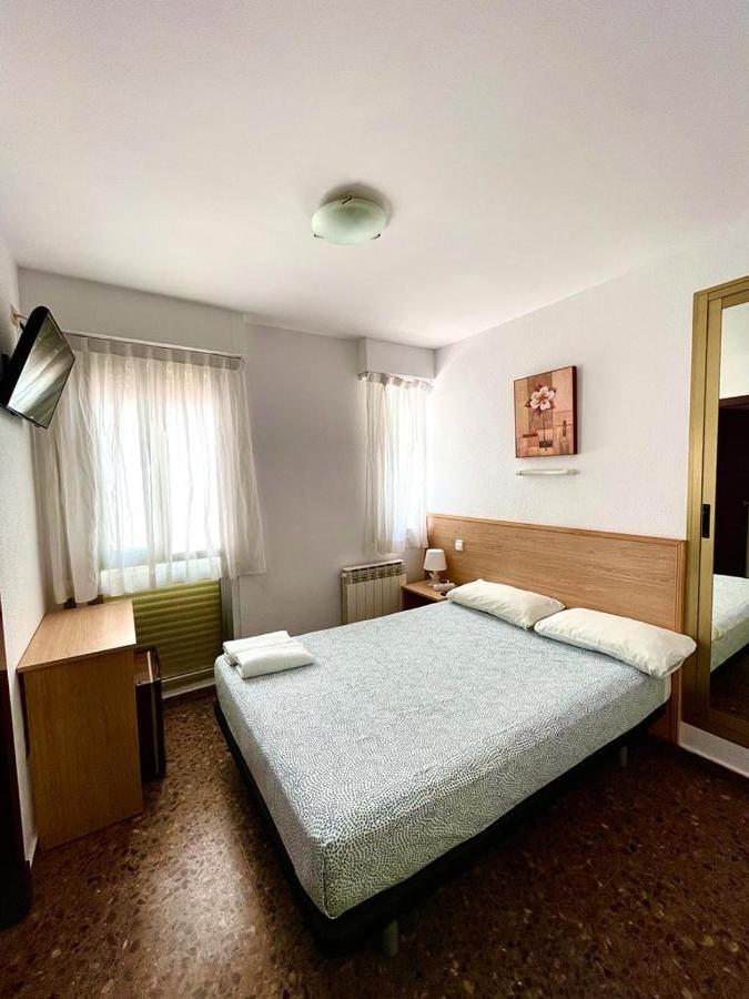 Hostal Milmarcos Zaragoza Buitenkant foto