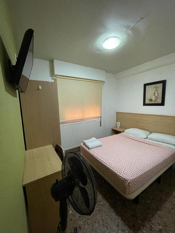 Hostal Milmarcos Zaragoza Buitenkant foto