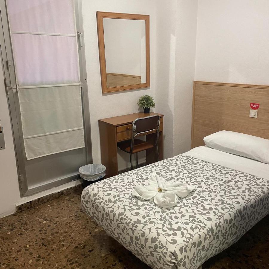 Hostal Milmarcos Zaragoza Buitenkant foto