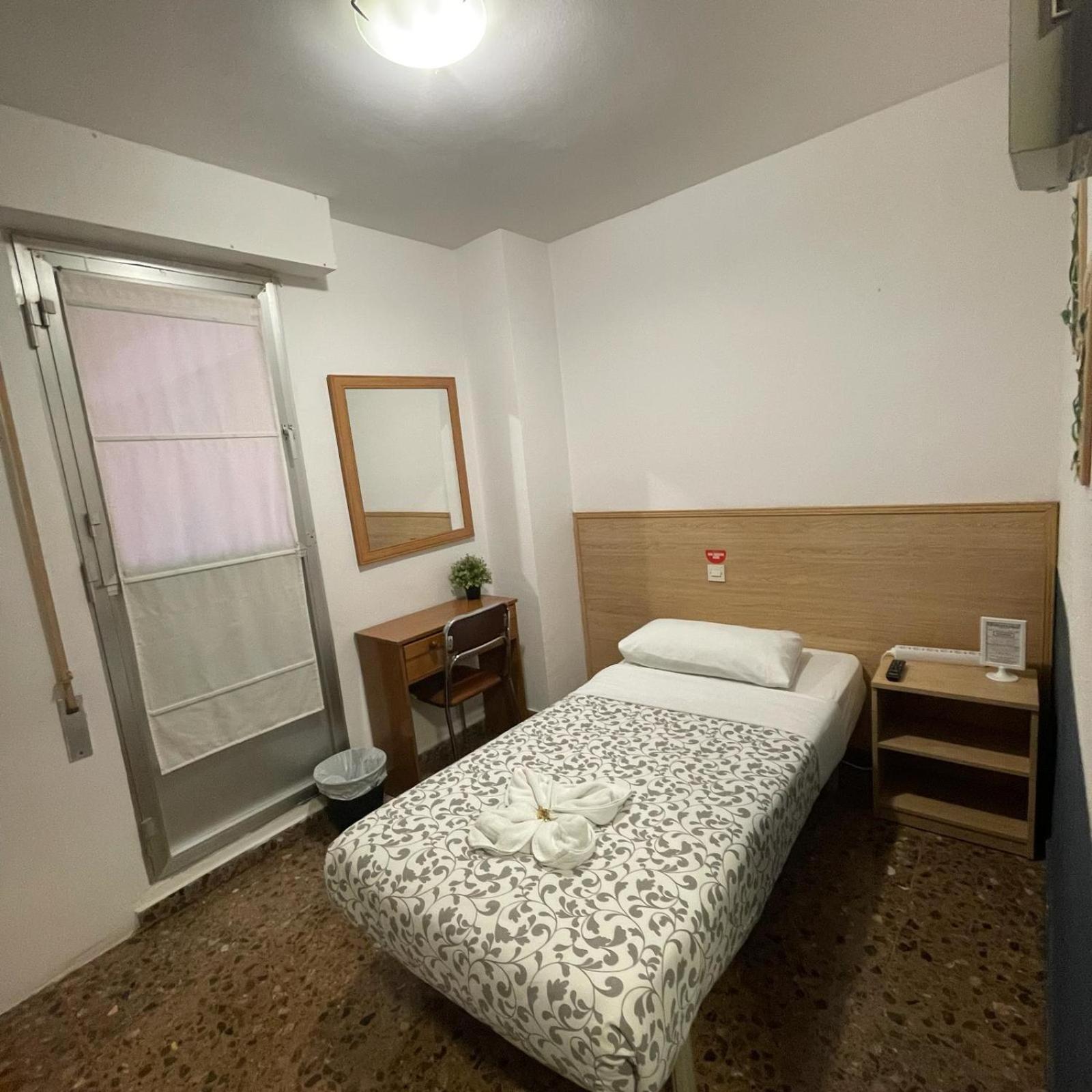 Hostal Milmarcos Zaragoza Buitenkant foto